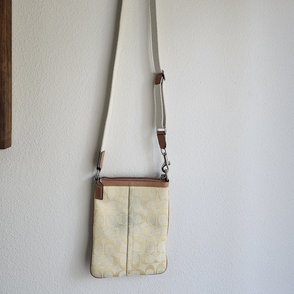 Coach Bag - Picture 3 of 6